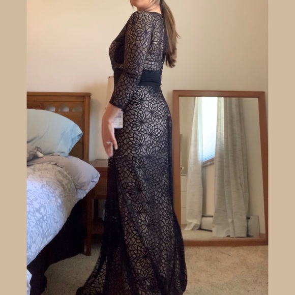 Mermaid black lace dress with train - Picture 5 of 7